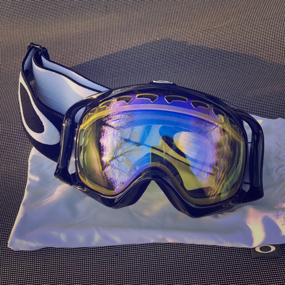 Oakley ski/snowboarding goggles hi yellow tint